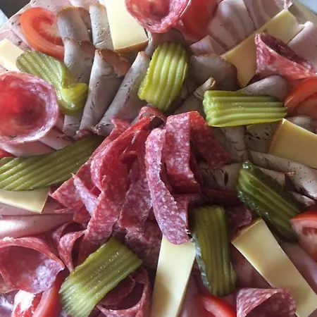 Schuetzenhaus מלון 3*