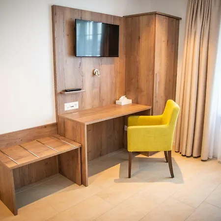 Schuetzenhaus מלון