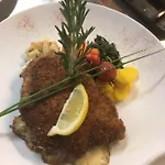 舒琛豪斯酒店 Uznach