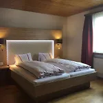舒琛豪斯酒店 Uznach