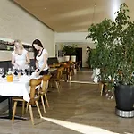 舒琛豪斯酒店 Uznach