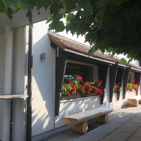 舒琛豪斯酒店 酒店 Uznach
